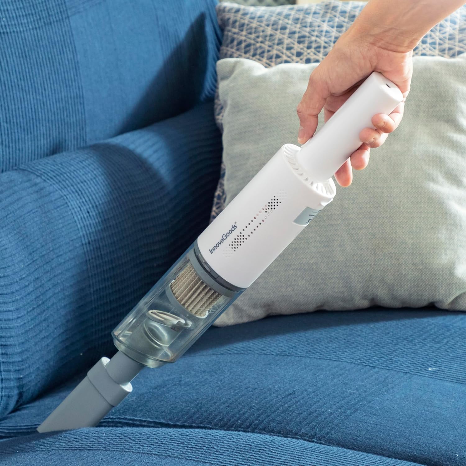 مكنسة يدوية قابلة لإعادة الشحن من InnovaGoods مع 3 ملحقات، بيضاء، 70 واط 7