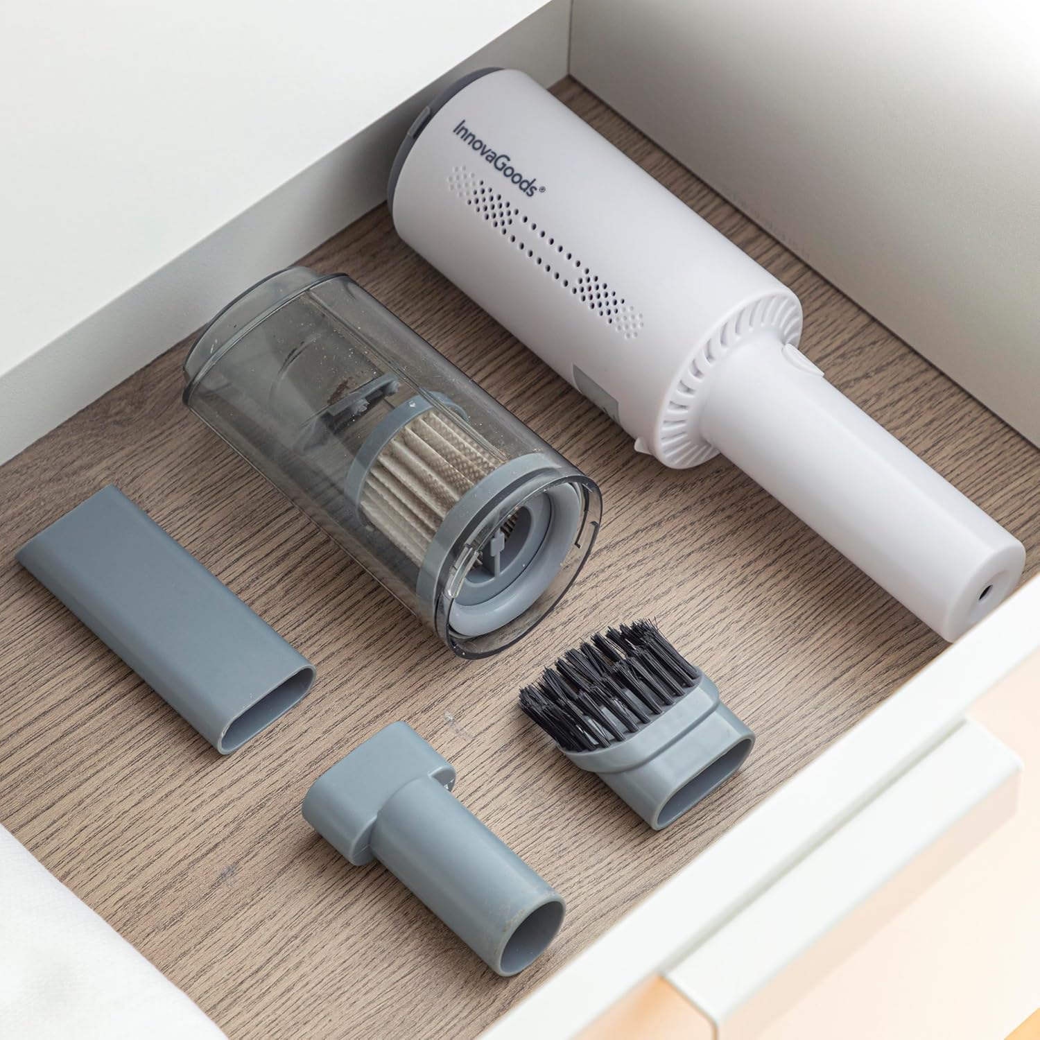 مكنسة يدوية قابلة لإعادة الشحن من InnovaGoods مع 3 ملحقات، بيضاء، 70 واط 9